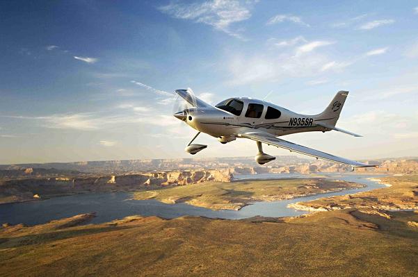 web Lake Powel0206 T foto httpcirrusaircraft