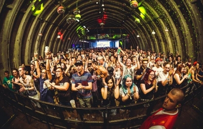 Nouvelle Prague Hangar na Rock for People nab&iacute;dne diskuze, workshopy i soutěž ve hře na imagin&aacute;rn&iacute; kytaru