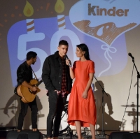 Kinder slav&iacute; 50. narozeniny