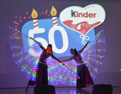 Kinder slav&iacute; 50. narozeniny