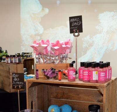 Lush &ndash; kosmetika prospě&scaron;n&aacute; pleti a &scaron;etrn&aacute; k př&iacute;rodě
