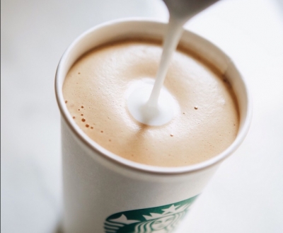 Caff&egrave; latte klasick&eacute;, anebo pokažd&eacute; jin&eacute;? Ve Starbucks ž&aacute;dn&yacute; probl&eacute;m!