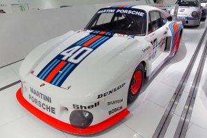 Vyhrajte legend&aacute;rn&iacute; Porsche 911 v barv&aacute;ch Martini