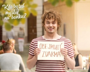 ČSOB nově nab&iacute;z&iacute; COOL kartu bez &uacute;čtu. Rodičům d&aacute; přehled o tom, jak hospodař&iacute; jejich děti