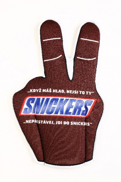 Nebuďte hladov&iacute; fanou&scaron;ci! Vyhrajte fand&iacute;c&iacute; sadu plnou Snickers!