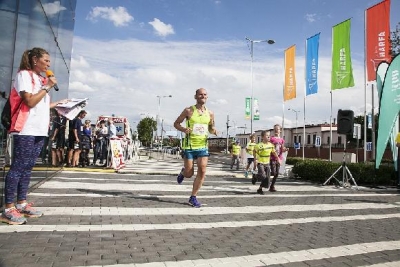 GALERIE HARFA VĚNUJE 316 100 KORUN KLOK&Aacute;NKŮM