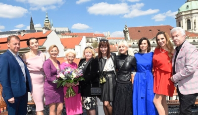Lady Dermacol slav&iacute; 88 let: Žena, jej&iacute;ž make-up dobyl Hollywood
