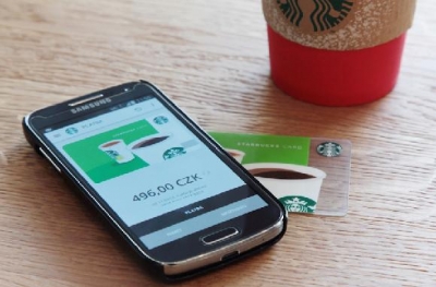 Sbírejte hvězdy a plaťte mobilem. Aplikace Starbucks je nyní v České republice!