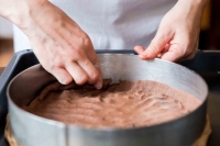Recept: Letn&iacute; tvarohov&yacute; dort s ořechy