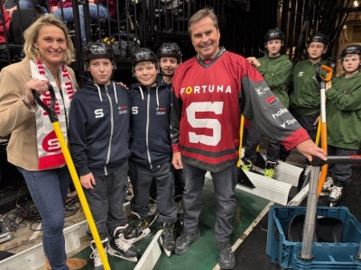 B&aacute;ra &Scaron;pot&aacute;kov&aacute; potě&scaron;ila hokejov&eacute; fanou&scaron;ky