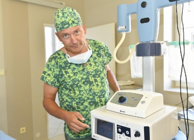 MUDr. Karel Urban: &bdquo;Zvět&scaron;en&aacute; prsa dok&aacute;žou muže potr&aacute;pit. Na&scaron;těst&iacute; um&iacute;me pomoci.&ldquo;