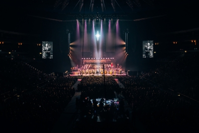 Pražskou O2 arenu rozezn&iacute; nejen v&aacute;nočn&iacute; p&iacute;sně v pod&aacute;n&iacute; Jiř&iacute;ho Korna, Tom&aacute;&scaron;e Kluse, Evy Bure&scaron;ov&eacute; nebo V&aacute;clava Neck&aacute;ře