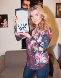 Jak vypadala Leona Mach&aacute;lkov&aacute; na premi&eacute;ře Draculy?