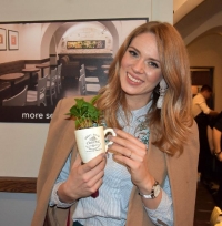 10 let k&aacute;vy Starbucks v Česk&eacute; republice