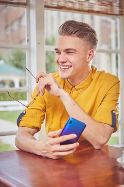 Huawei představil nov&eacute;ho ambasadora &ndash; stal se j&iacute;m  popul&aacute;rn&iacute; Mikolas Josef
