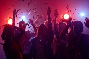 Firemn&iacute; teambuilding, na kter&yacute; zaměstnanci jen tak nezapomenou? Jedině v party vlaku!
