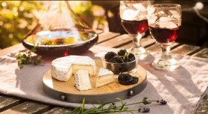 Hermel&iacute;n nebo camembert. Pozn&aacute;te, co m&aacute;te na tal&iacute;ři?