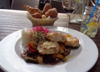 Restaurace Hliněn&aacute; Ba&scaron;ta potě&scaron;&iacute; nejen gurm&aacute;ny, ale i ekology