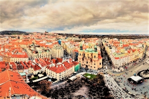 Největ&scaron;&iacute; V&aacute;nočn&iacute; trhy letos v Praze nebudou, Staroměstsk&eacute; n&aacute;měst&iacute; ozdob&iacute; pouze strom