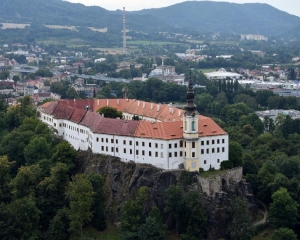 Z&aacute;mek Děč&iacute;n v&aacute;s přiv&iacute;t&aacute; po cel&yacute; rok