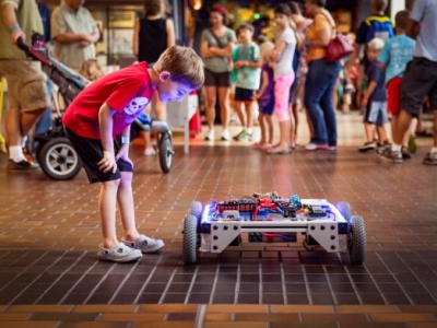 Praha poprv&eacute; přiv&iacute;t&aacute; Maker Faire: glob&aacute;ln&iacute; festival pro kutily 21. stolet&iacute;