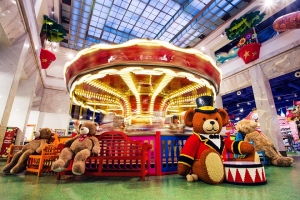 Tip pro rodiny s dětmi: Hamleys Praha slav&iacute; prvn&iacute; narozeniny v&iacute;kendem s atrakcemi zdarma!