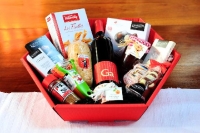 FIRMA SWISS CHEESE CHYST&Aacute; VELMI SPECI&Aacute;LN&Iacute; V&Aacute;NOCE A NOV&Yacute; ROK VE VIP STYLU!