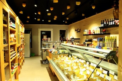 FIRMA SWISS CHEESE CHYST&Aacute; VELMI SPECI&Aacute;LN&Iacute; V&Aacute;NOCE A NOV&Yacute; ROK VE VIP STYLU!