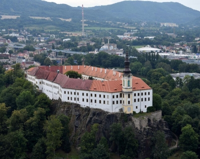 Z&aacute;mek Děč&iacute;n v&aacute;s přiv&iacute;t&aacute; po cel&yacute; rok