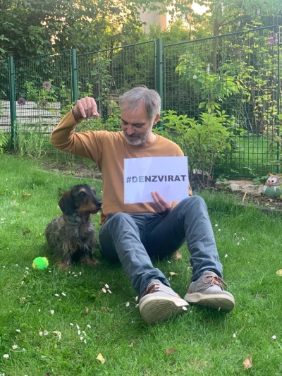 Proč Milan &Scaron;teindler spadl z postele