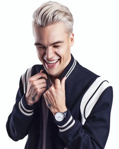 Dlouho oček&aacute;van&yacute; koncertn&iacute; debut zpěv&aacute;ka Mikolase Josefa!