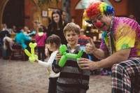 CENTRUM BABYLON zve na předsilvestrovsk&yacute; program s poh&aacute;dkami, ma&scaron;karn&iacute;m b&aacute;lem, klaunskou show a dal&scaron;&iacute; z&aacute;bavou pro celou rodinu