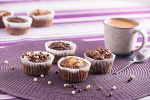 Zdrav&eacute; muffiny s jablky a ovesn&yacute;mi vločkami