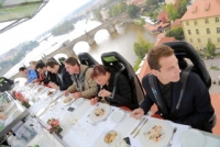 V oblac&iacute;ch budou vařit tři skvěl&iacute; &scaron;&eacute;fkuchaři